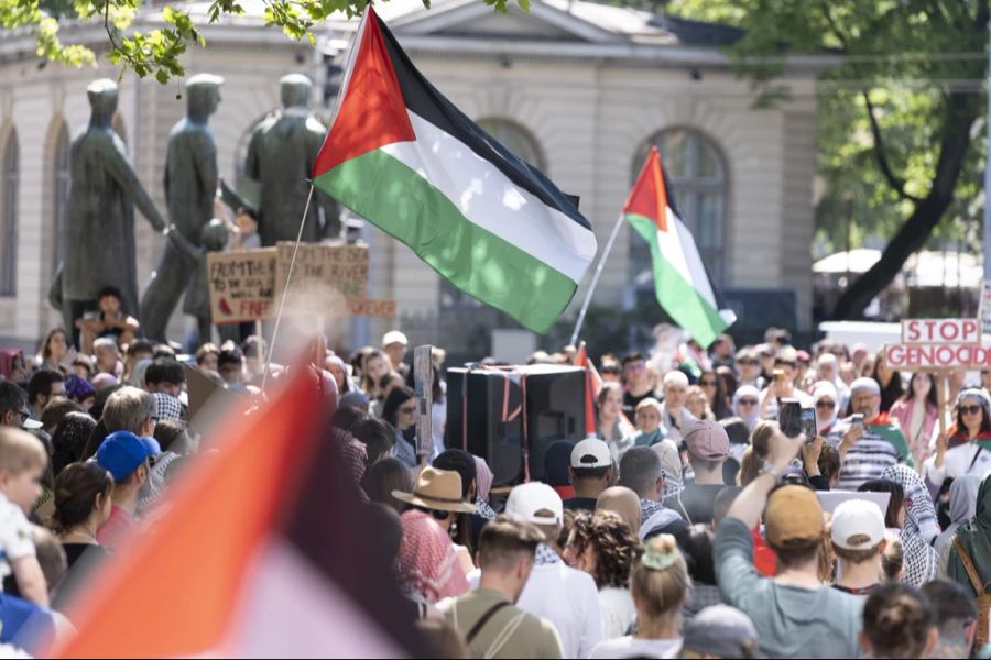 Brisant ist, dass das Schreiben eine Liste mit den zu beobachtenden Organisationen enthalte: An erster Stelle stehen Schweizer Medienhäuser wie «SRG», «Tamedia» und «CH Media». (Symbolbild)