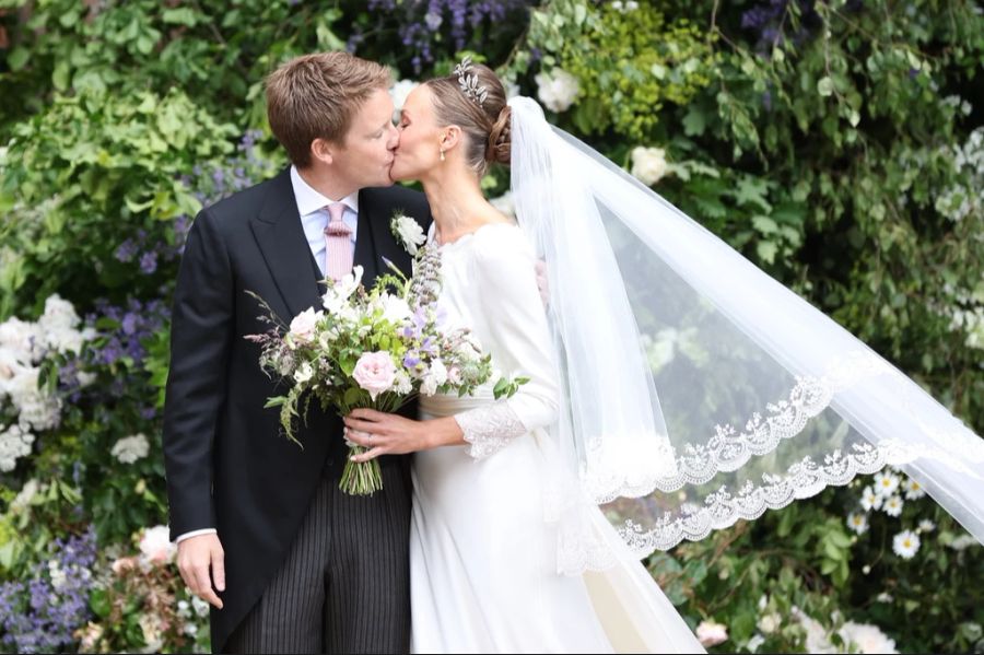 Der Duke of Westminster und seine frischgebackene Ehefrau an ihrer Hochzeit.