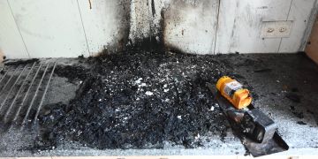 Brand in Küche.