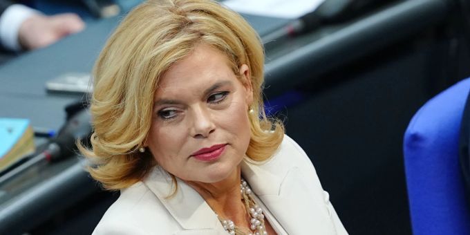 Die CDU-Politikerin Julia Klöckner ist neue Bundestagspräsidentin. Bundestag - Konstituierende Sitzung