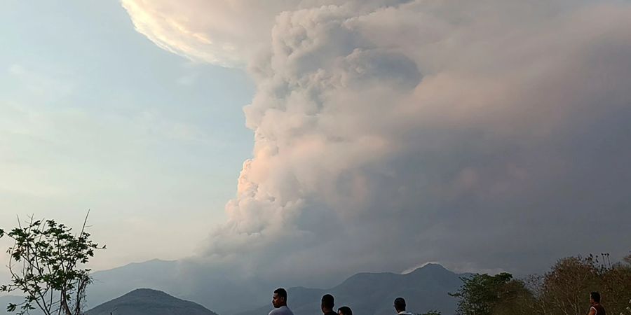 Bereits im vergangenen Jahr war es am Lewotobi Laki-Laki zu massiven Eruptionen gekommen. (Archivbild)