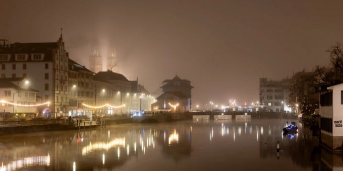 Nebel behinderte die Sicht auf das Feuerwerk in der Stadt Zürich.