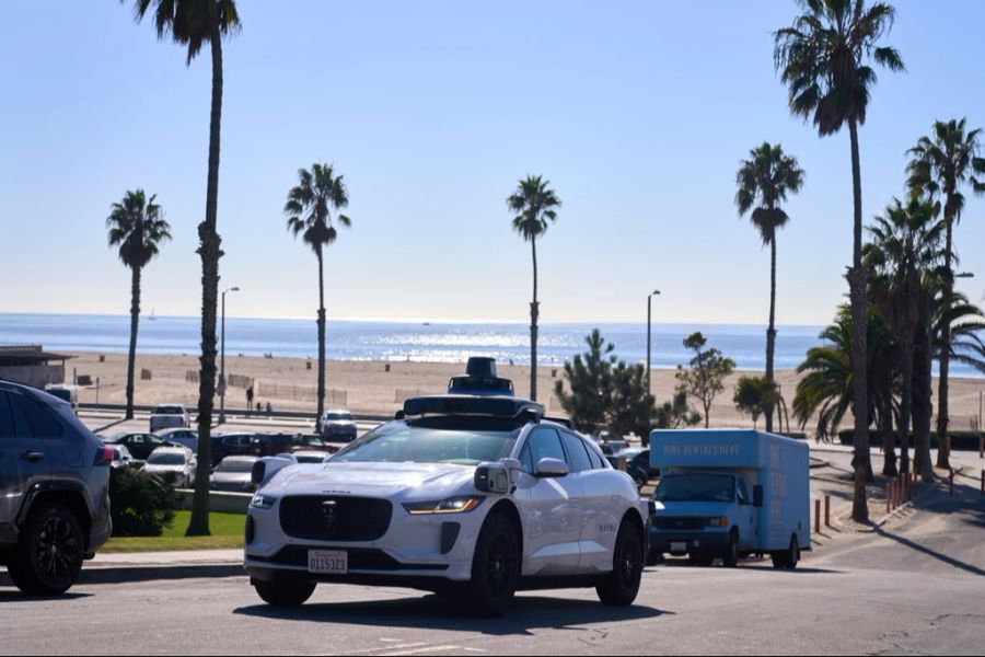 Seit einiger Zeit fahren für Waymo Autos ohne Lenker durch die Strassen.