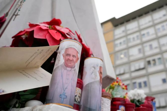 Papst Krankenhaus Lungenentzündung