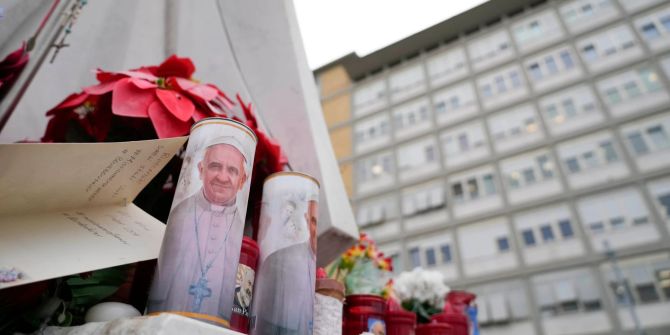 Papst Krankenhaus Lungenentzündung