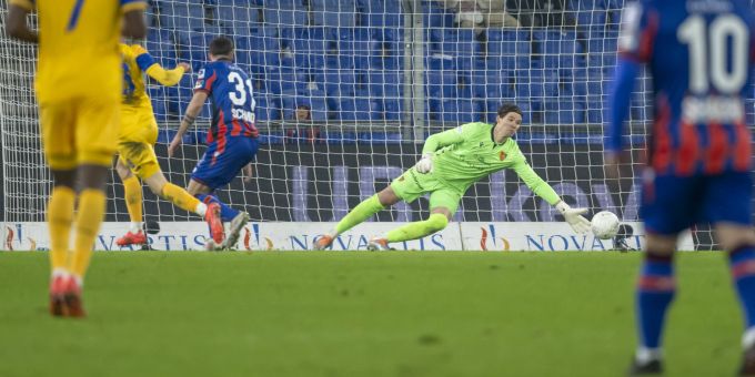 Marwin Hitz muss sich im Spiel gegen GC einmal geschlagen geben. FC Basel