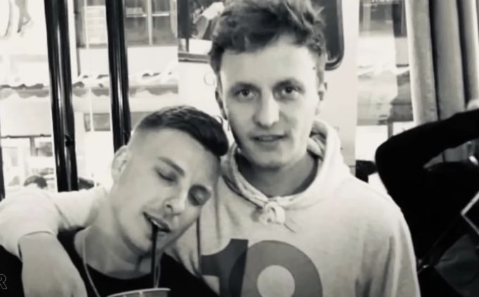 Ein Bild aus der Anfangszeit von Gemischtes Hack: Felix Lobrecht und Tommi Schmitt. Tagesschau Tommi Schmitt