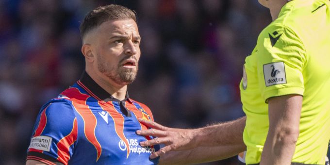 Xherdan Shaqiri erringt auch abseits des Platzes einen Sieg. Xherdan Shaqiri