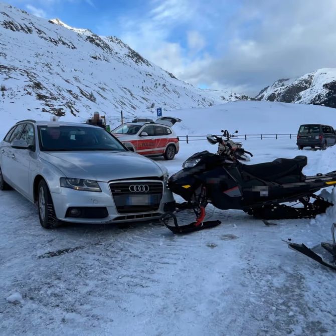 Schneetöff Kollision Auto Uri