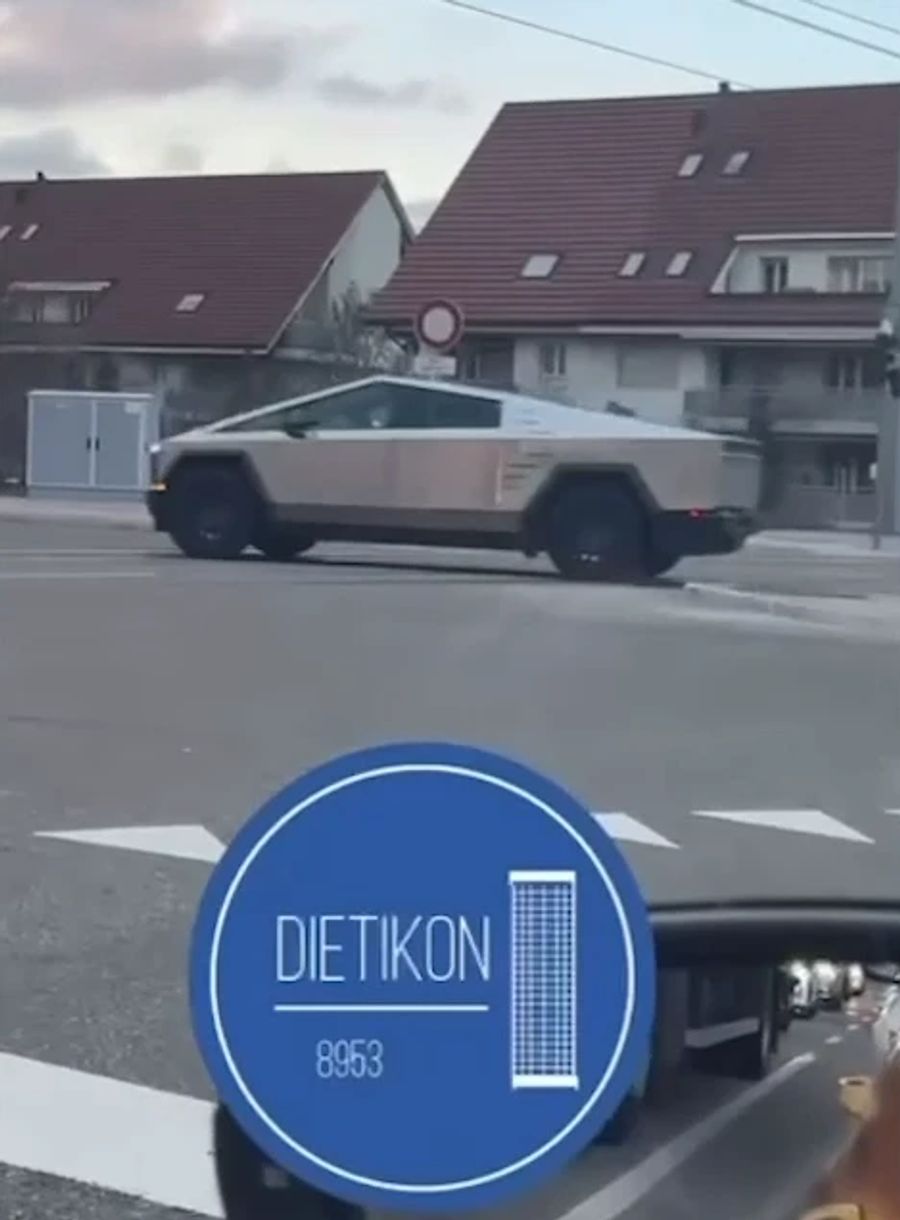 Im Limmattal kurvte trotzdem einer der Elekotr-Pick-ups durch die Strasse.