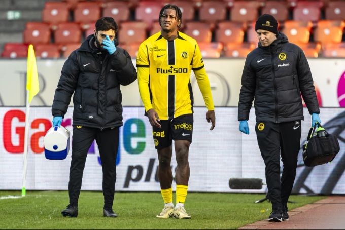 Joel Monteiro muss bei YB noch vor der Pause ausgewechselt werden. YB