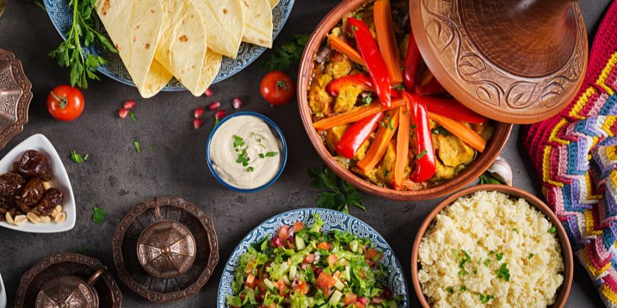 Tajine Schalen Hummus Datteln Couscous