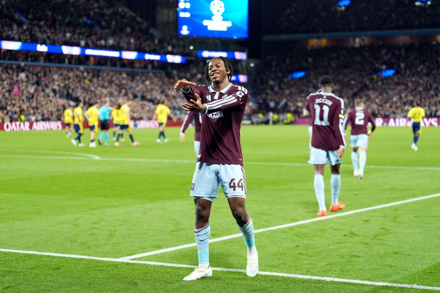 Johan Manzambi traf bei seinem Debüt in der Königsklasse für Aston Villa.