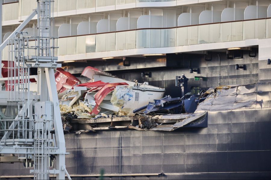 Wie gross der Schaden ist und wie es zum Unfall kam, bleibt noch unklar.