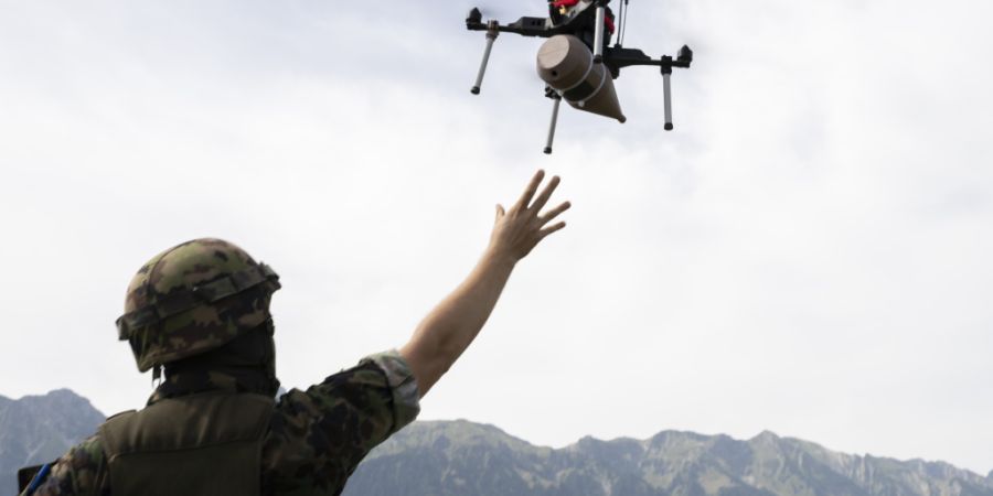 Priorität haben unter anderem die Abwehr hybrider Bedrohungen und der Schutz vor Angriffen aus der Distanz - darunter etwa Drohnenangriffe. (Archivbild)