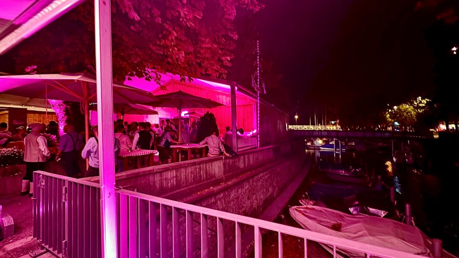 O’zapft is in Pink! Das Zürcher Bauschänzli leuchtet farbenfroh und lädt zum legendären Oktoberfest-Event «Pink Monday».