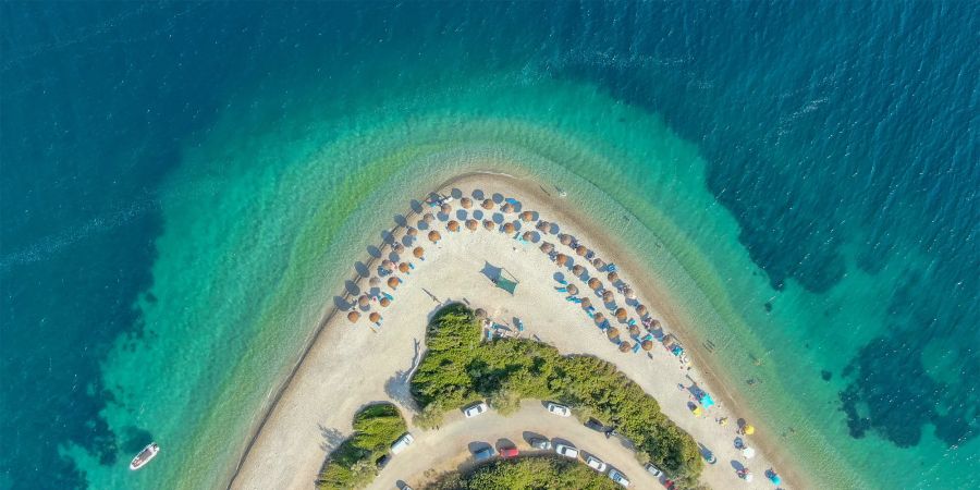 Alonnisos gehört zu zehn Ferienzielen, die noch nicht alle auf dem Radar haben und 2027 eine Reise wert sind. Bild: Adobe Stock