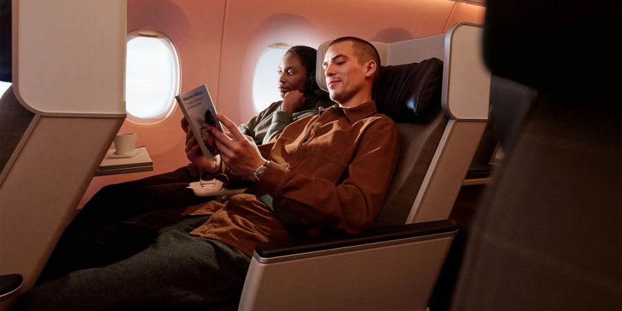 Breitere Sitze und mehr Beinfreiheit: Immer mehr Reisende entscheiden sich für die Premium Economy. Bild: Swiss