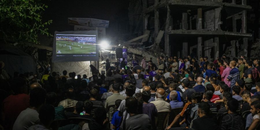 Überschwemmt mit Werbung für Cola, Bier und Wetten: Eine Analyse der Fussball-WM 2026 zeigt, wie massiv Fans während der Live-Übertragungen mit potenziell schädlichen Produkten kon...