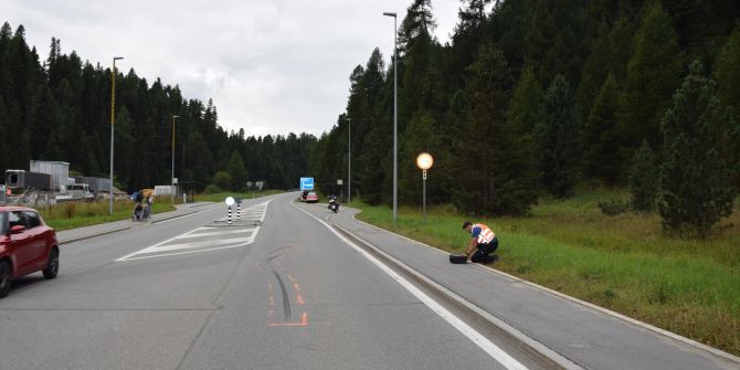 Motorradfahrer stürzt