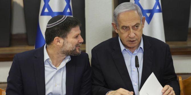 Finanzminister Bezalel Smotrich mit Benjamin Netanjahu
