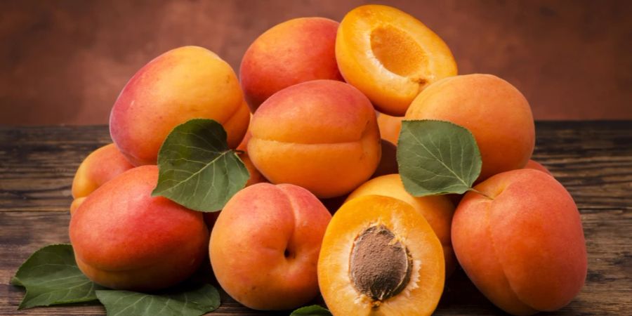 Aprikosen eignen sich auch hervorragend als Snack für unterwegs.