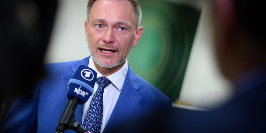 Christian Lindner verteidigt die in der Regierung umstrittenen FDP-Vorschläge für eine «Wirtschaftswende».