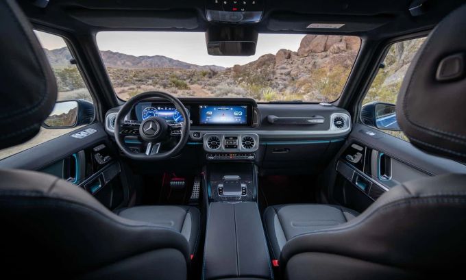 Luxus pur im Innenraum: intuitive Bedienung durch modernste Displays im neuen Mercedes G 580 EQ. Mercedes-Benz G 580 EQ