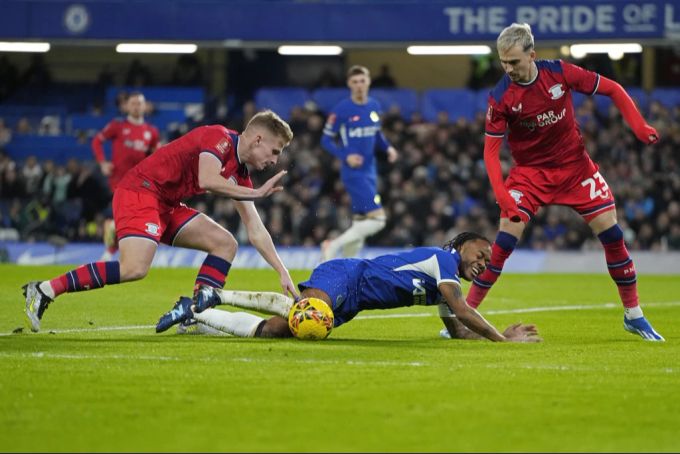 Liam Millar (r.) gehört dem FC Basel. Aktuell läuft er für Preston North End in der zweiten englischen Liga auf. FC Basel