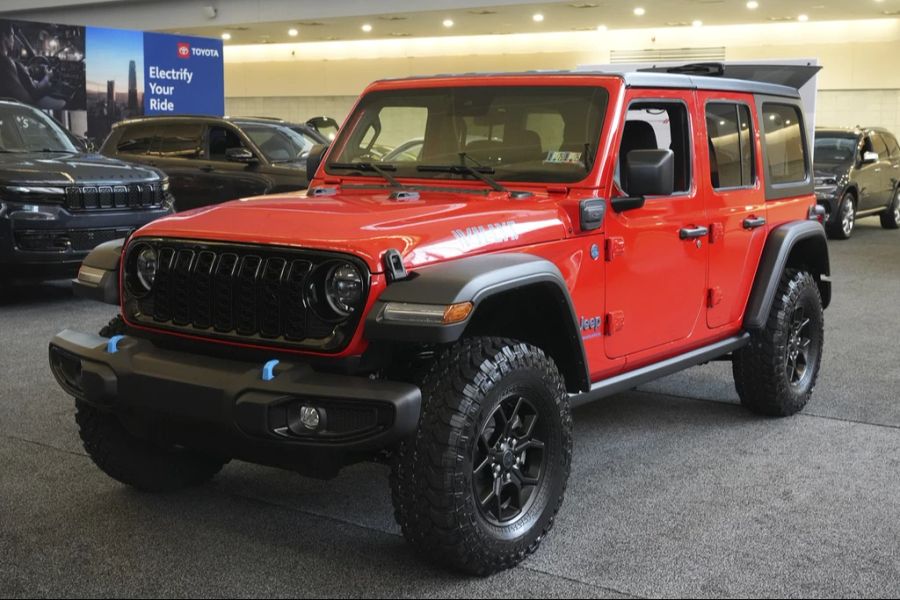 roter Jeep Wrangler