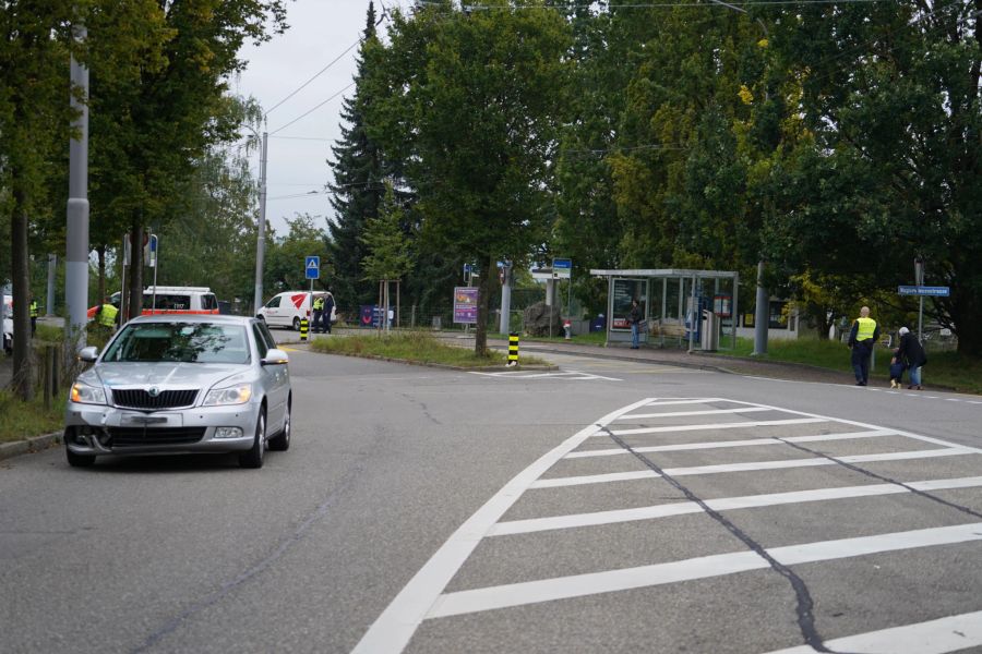 Auch der Autofahrer wurde zur Kontrolle ins Spital gebracht.