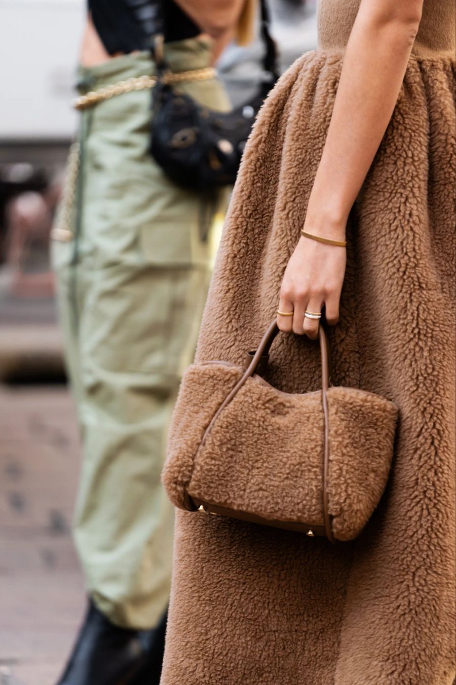 Streetstyle, Teddy-Jacke und Tasche