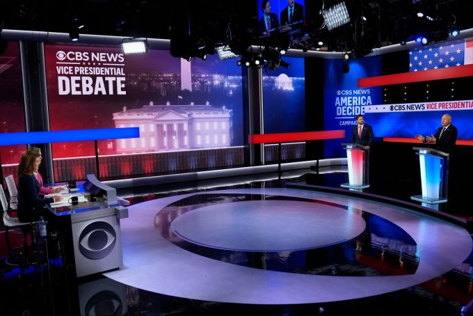 Walz und Vance durften keine Spickzettel verwenden oder Kontakt zu ihren Teams haben - das TV-Duell fand auch ohne Publikum statt. Wahlkampf in den USA - Debatte Vance Walz