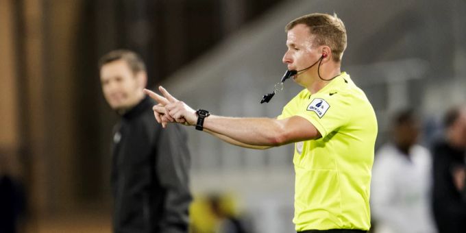 Schiri Tobias Thies verletzt sich in der Super League schwer. Super League