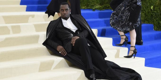 P. Diddy sitzt wegen Sexualverbrechen im Gefängnis. Andeutungen davon gibt es schon seit Jahren. P. Diddy