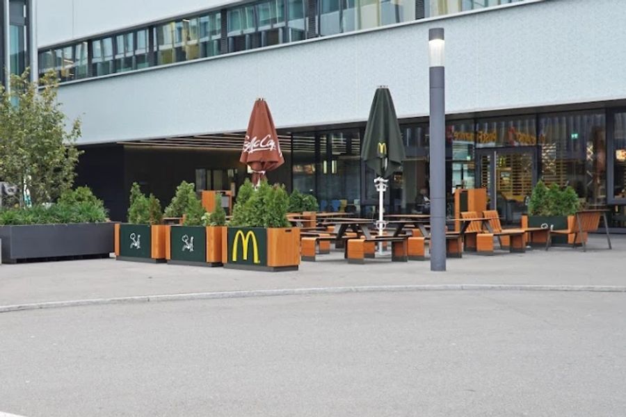 Auf der anderen Strassenseite liegt ein McDonald's – dort werden in den letzten Wochen vermehrt Gäste auf der Terrasse angesprochen.