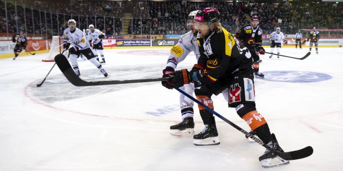 Der SC Bern schlägt Fribourg-Gottéron klar. SC Bern Fribourg-Gottéron