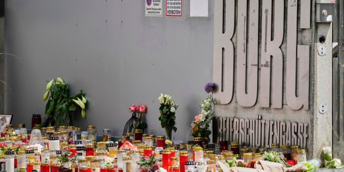 Österreich will als Konsequenz aus dem Amoklauf das Waffenrecht verschärfen. Österreich will als Konsequenz aus dem Amoklauf das Waffenrecht verschärfen.