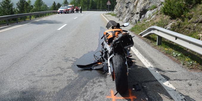 In Pontresina kam es zu einem Selbstunfall mit einem Motorrad. Motorradunfall in Pontresina