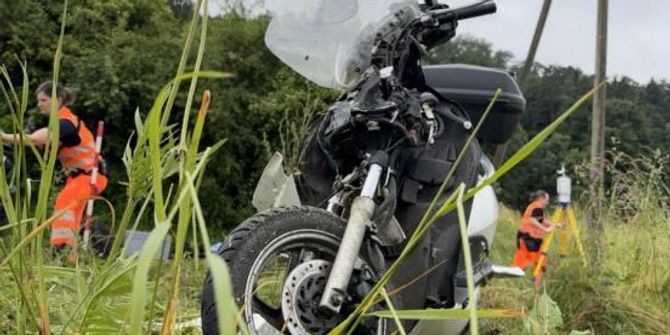 Motorradunfall in Dorf.