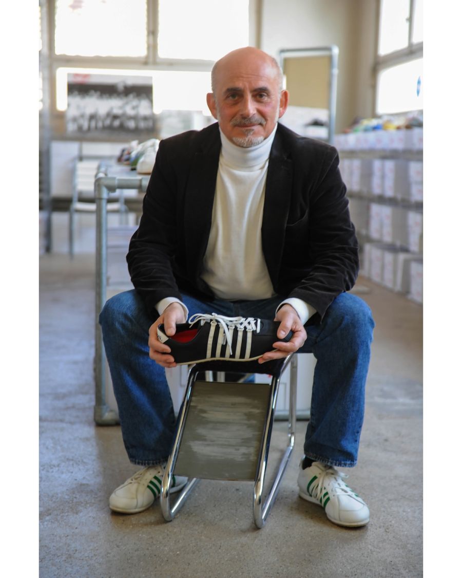 Roberto Martullo kaufte den traditionellen Schweizer Schuhhersteller Künzli 2024.