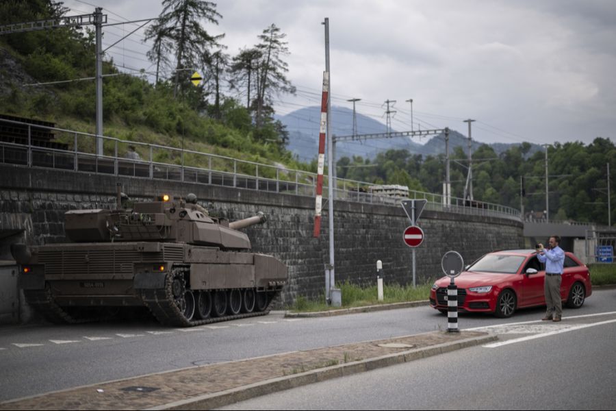 Die französischen Panzer wurden am letzten Donnerstag im Bündnerland zum beliebten Fotomotiv.