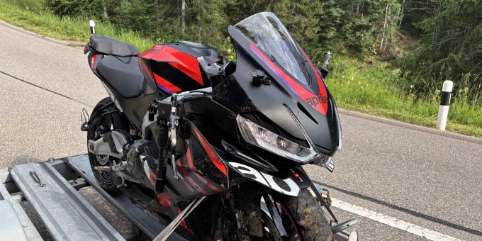 Ennetbühl SG: Selbstunfall mit Motorrad. Ennetbühl SG