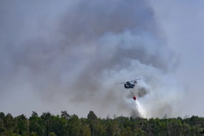 Löschhubschrauber Waldbrand Gohrischheide