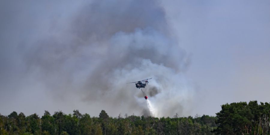 Löschhubschrauber Waldbrand Gohrischheide