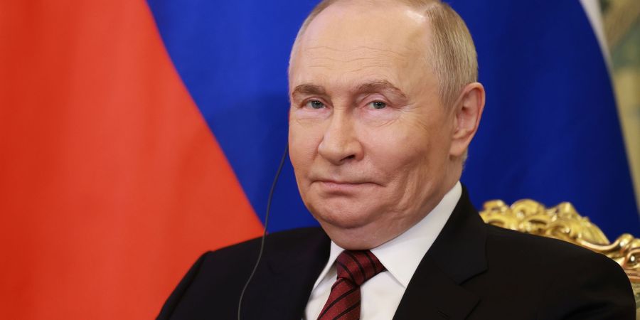 Putin hat sich zu der Forderung nach einer Waffenruhe aus Kiew ausweichend geäussert. (Archivbild)