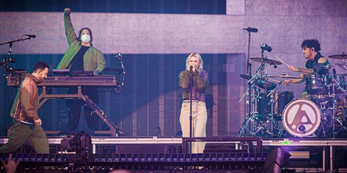 Die Band Linkin Park performt während ihres Konzerts im Rahmen ihrer «From Zero World Tour 2025» auf der Bühne in der Heinz-von-Heiden-Arena. Die Band Linkin Park performt während ihres Konzerts im Rahmen ihrer «From Zero World Tour 2025» auf der Bühne in der Heinz-von-Heiden-Arena.