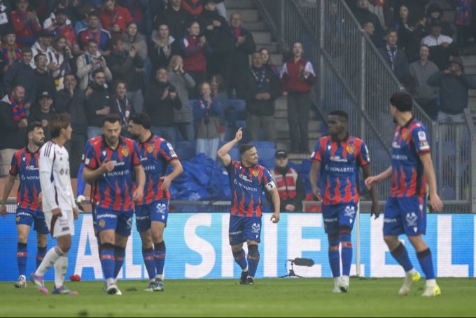 Die Basler jubeln nach der 28. Minute über das erste Tor des Spiels. FC Basel