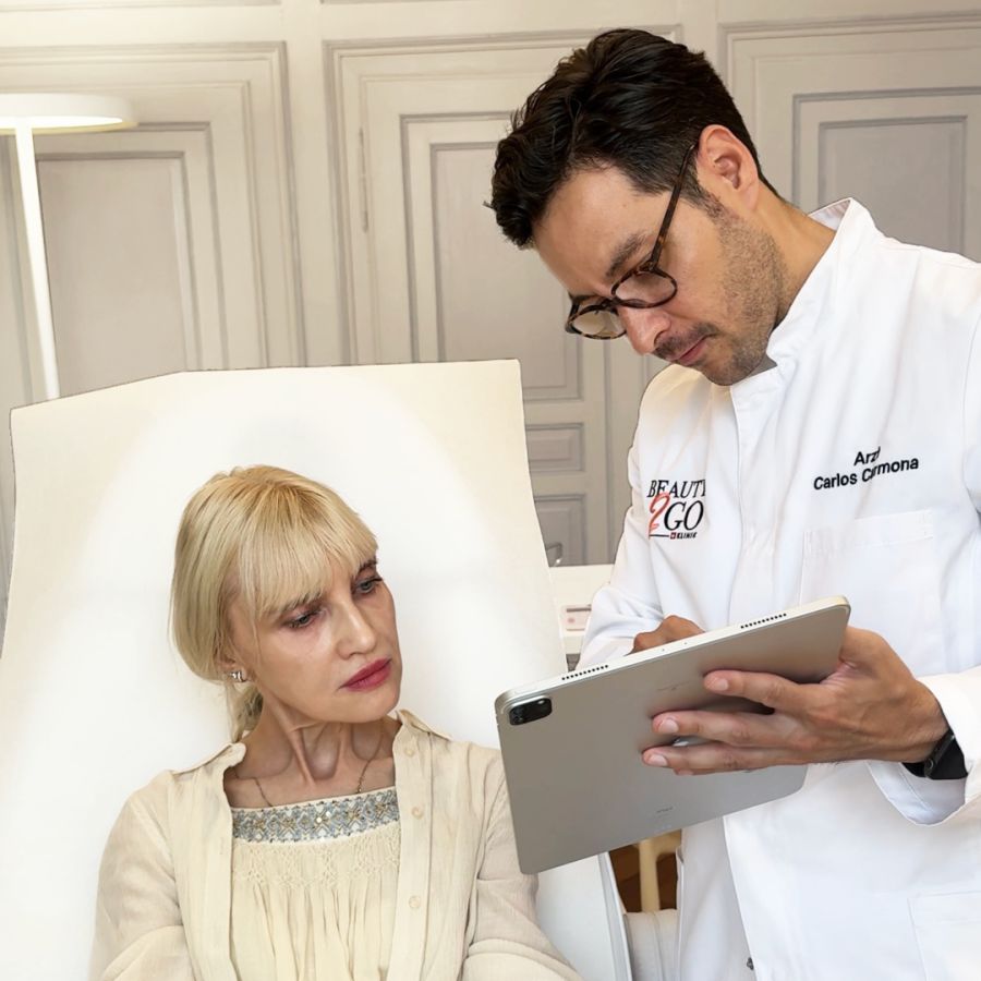 Arzt Patientin Beratung Bett
