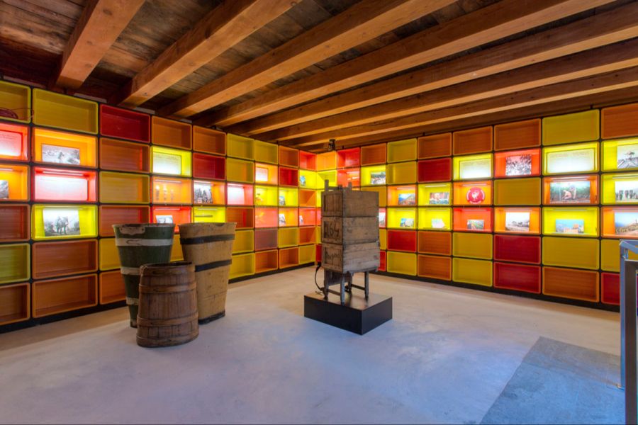 Museum Ausstellungsraum Holz warme Farben